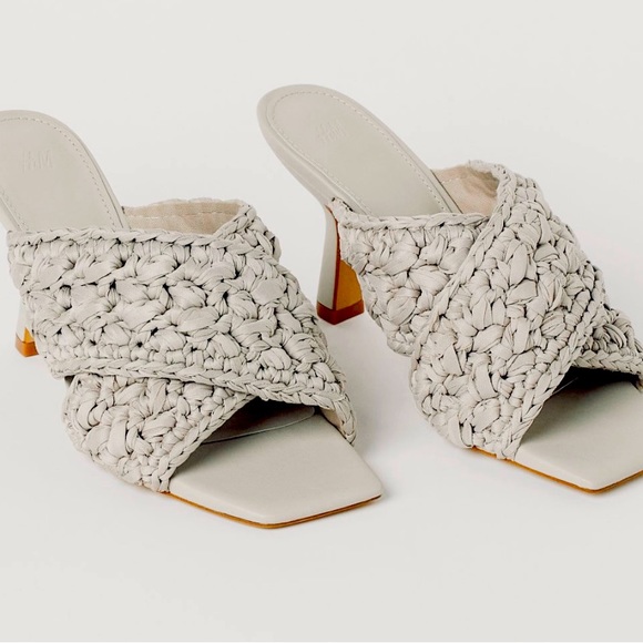 NWOT H&M Greige Mules SIZE 7 $60 (RRP $70) ποΈπ. - Picture 4 of 7